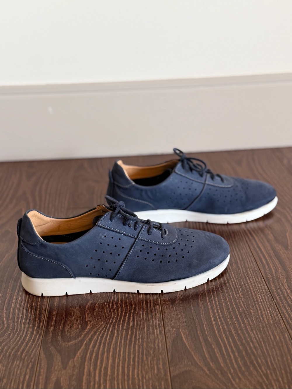 Women Darkwood Navy Nubuck Lace-Up Sneakers